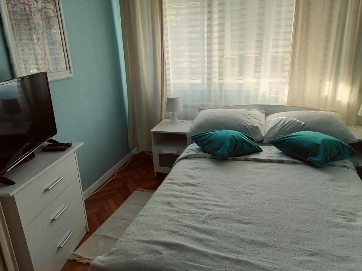Holiday Home Modric Оточац Екстер'єр фото