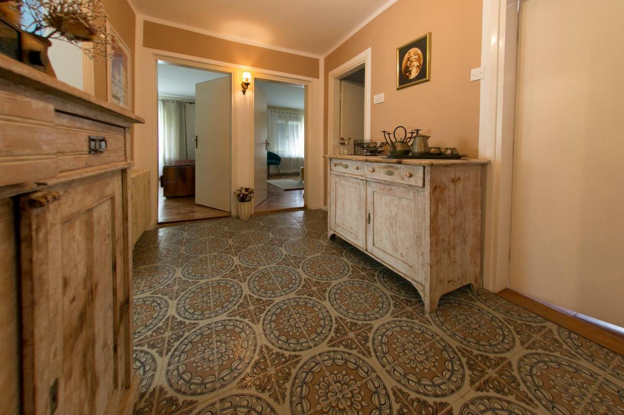 Holiday Home Modric Оточац Екстер'єр фото