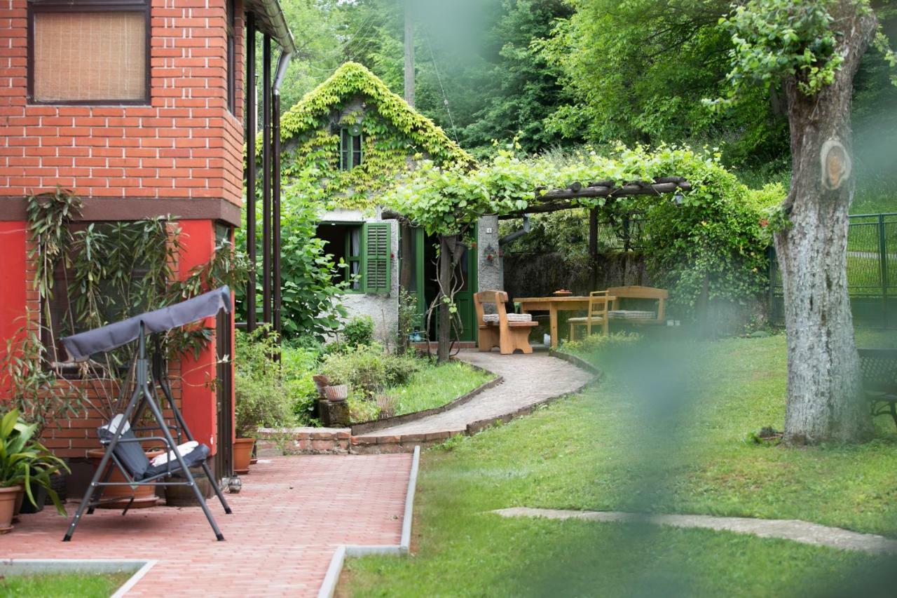 Holiday Home Modric Оточац Екстер'єр фото
