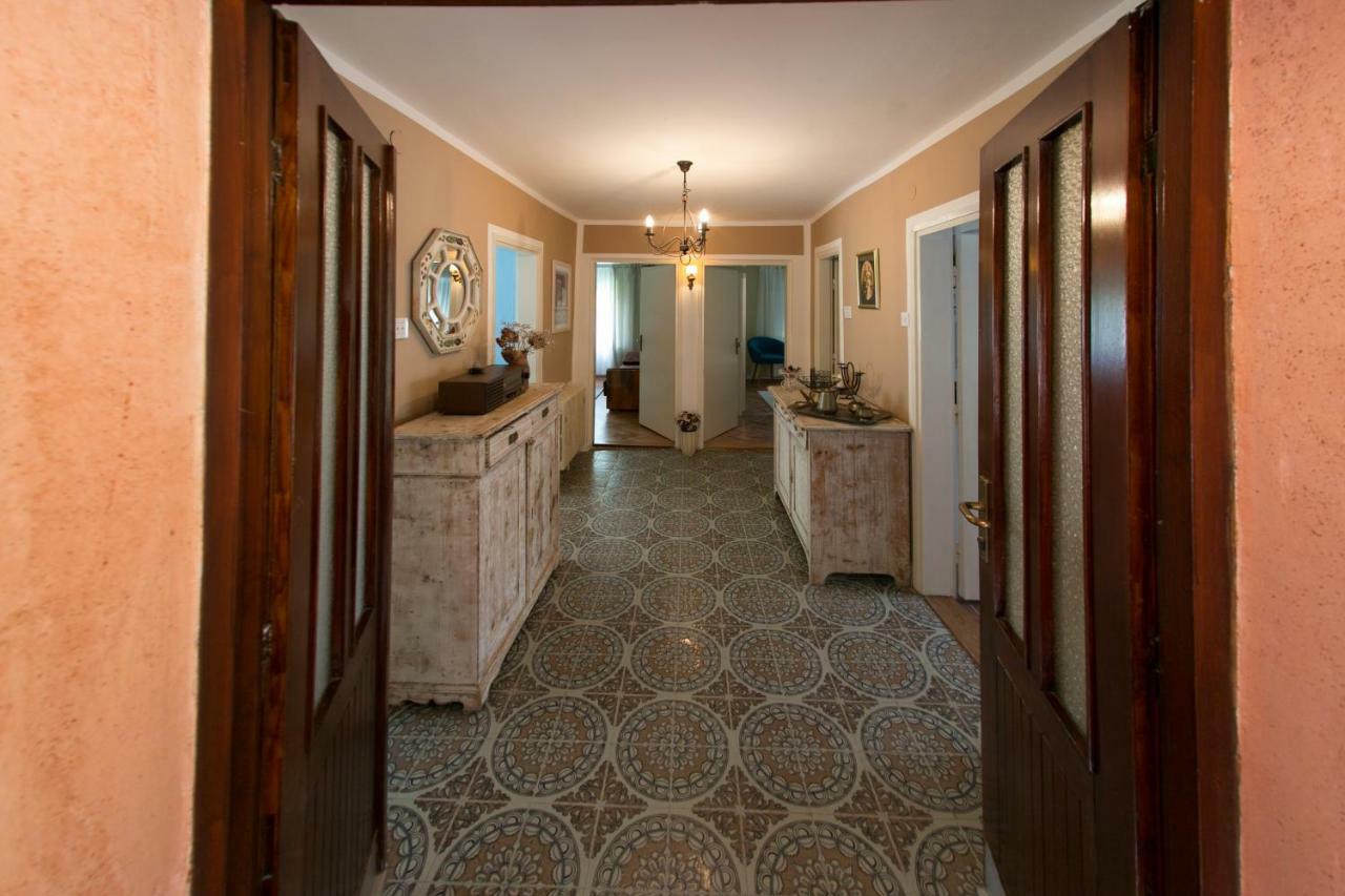 Holiday Home Modric Оточац Екстер'єр фото