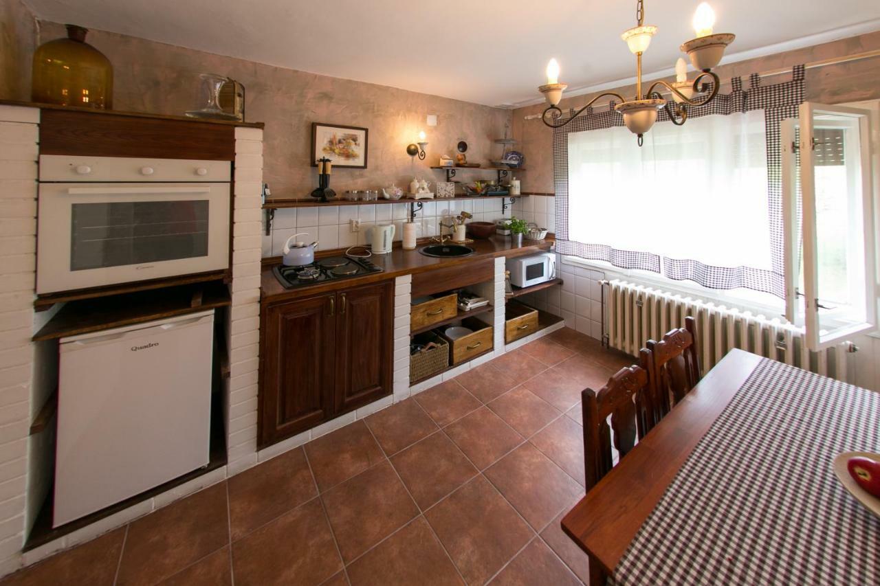 Holiday Home Modric Оточац Екстер'єр фото